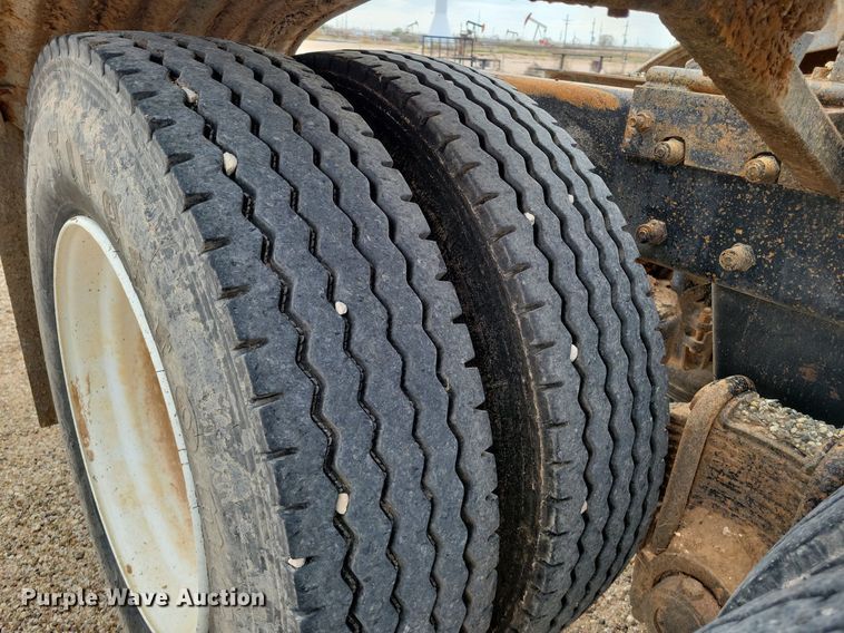 image for item LG9322 1990 Mack CH613  semi truck