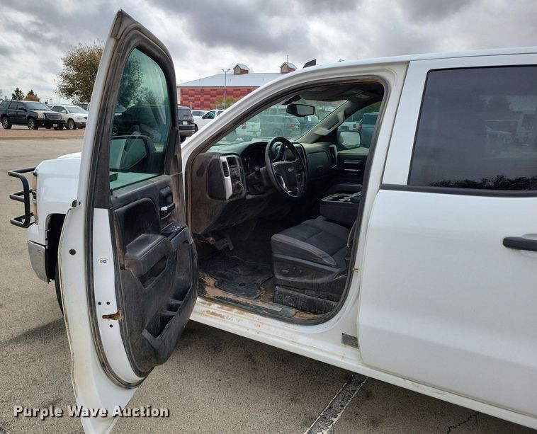 image for item LG9327 2014 Chevrolet Silverado 1500  Double Cab pickup truck