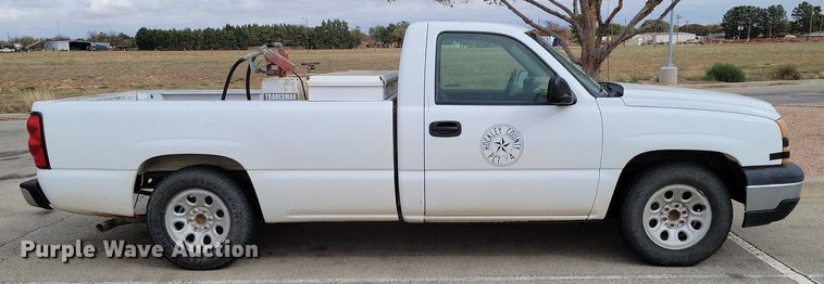 image for item LG9329 2006 Chevrolet Silverado 1500  pickup truck