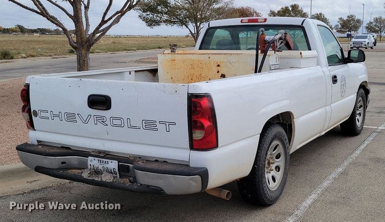 image for item LG9329 2006 Chevrolet Silverado 1500  pickup truck