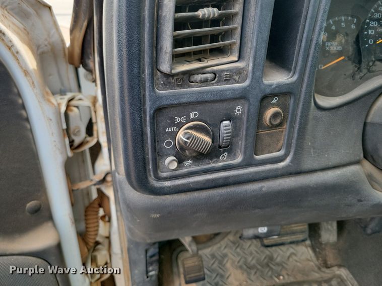 image for item LG9329 2006 Chevrolet Silverado 1500  pickup truck