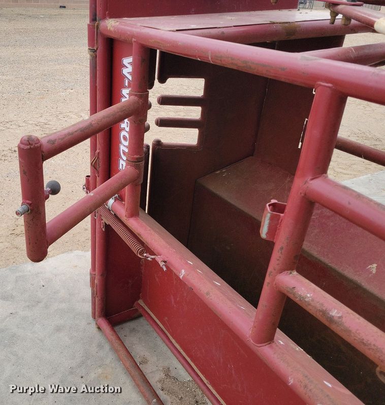 image for item LG9330 W-W Livestock roping chute