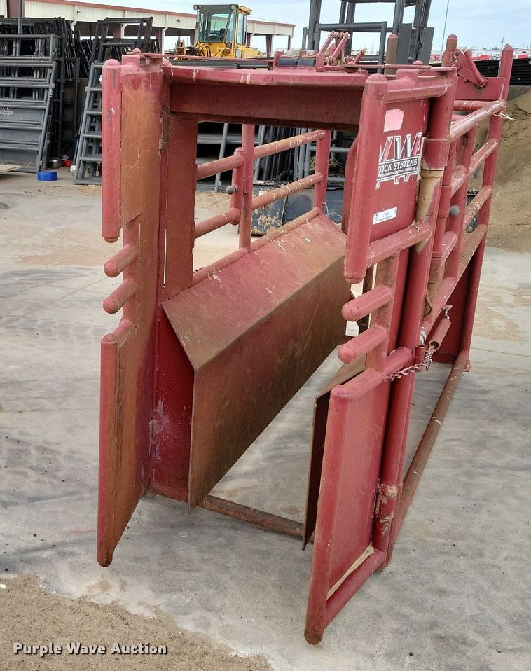 image for item LG9330 W-W Livestock roping chute