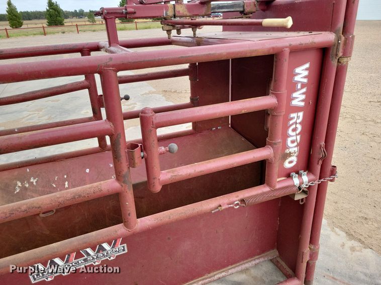 image for item LG9330 W-W Livestock roping chute