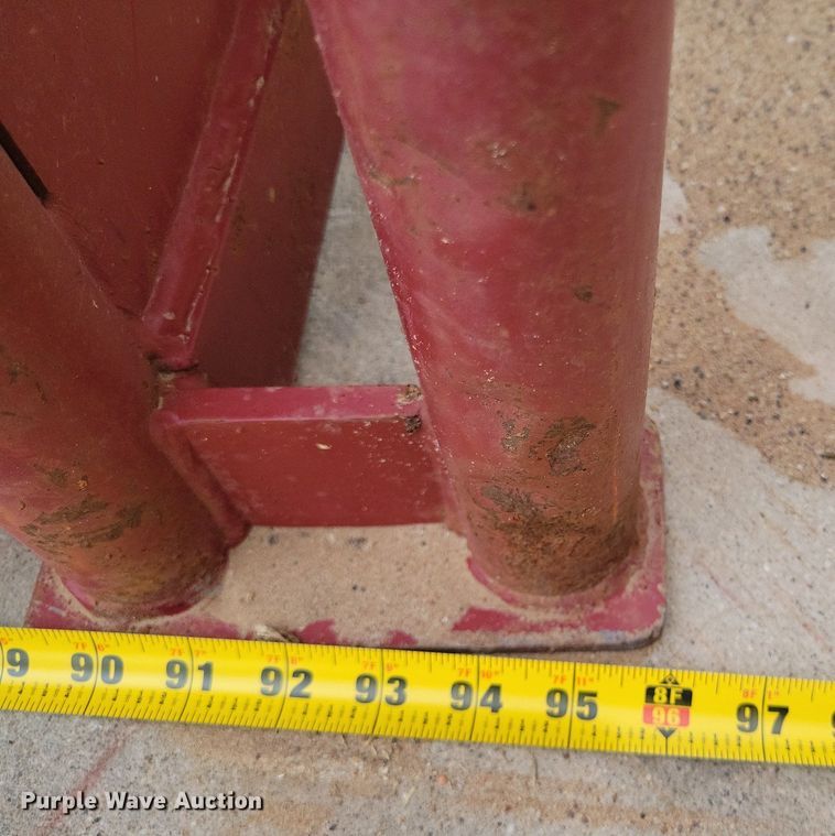 image for item LG9330 W-W Livestock roping chute