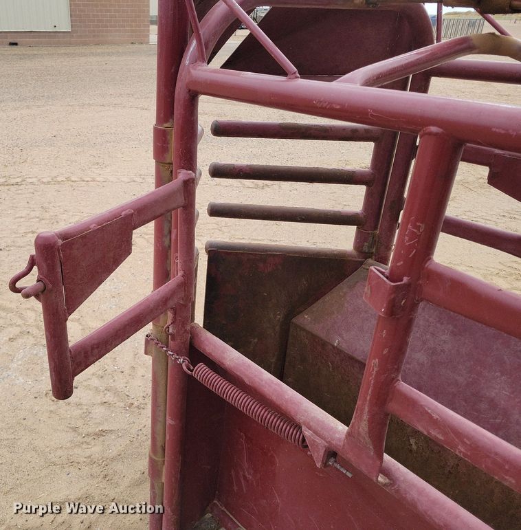 image for item LG9331 Priefert roping chute