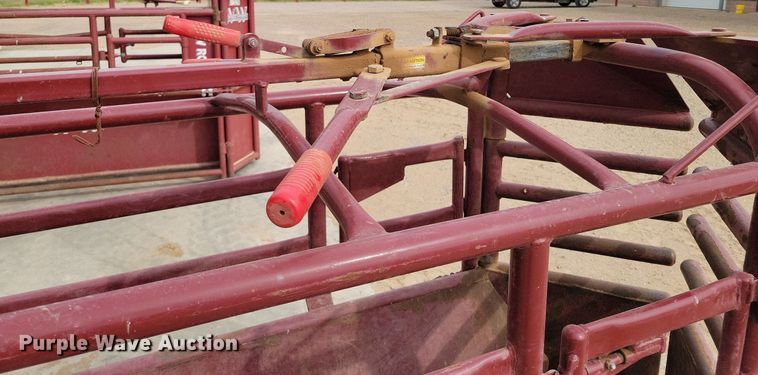 image for item LG9331 Priefert roping chute