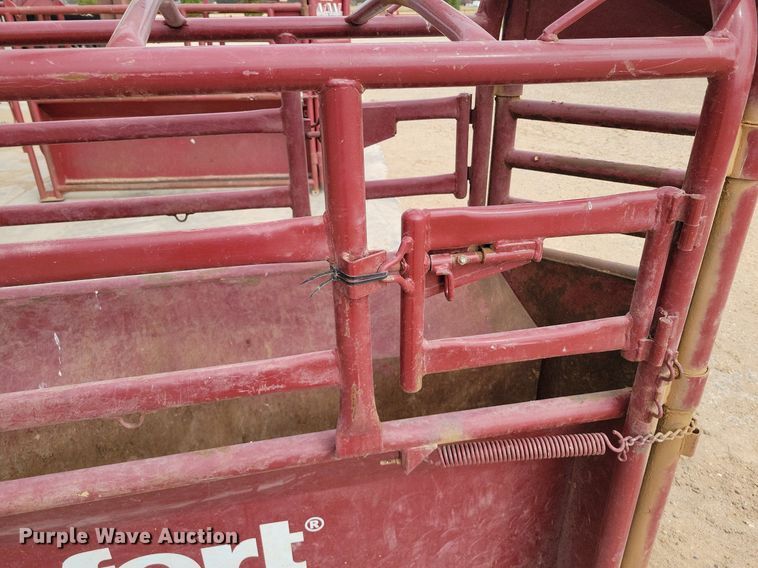 image for item LG9331 Priefert roping chute