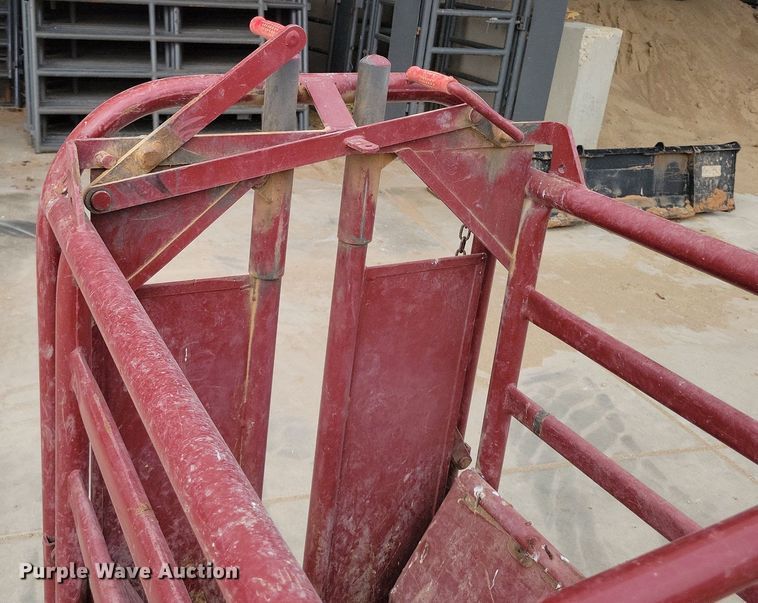 image for item LG9331 Priefert roping chute