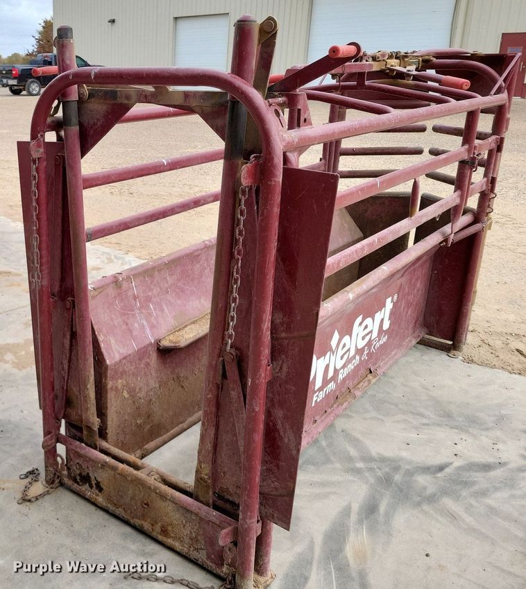 image for item LG9331 Priefert roping chute