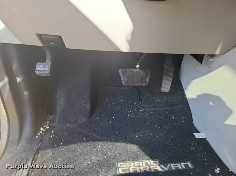 image for item LG9337 2011 Dodge Grand Caravan  van