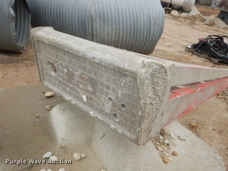 image for item LG9952 12'L step ladder