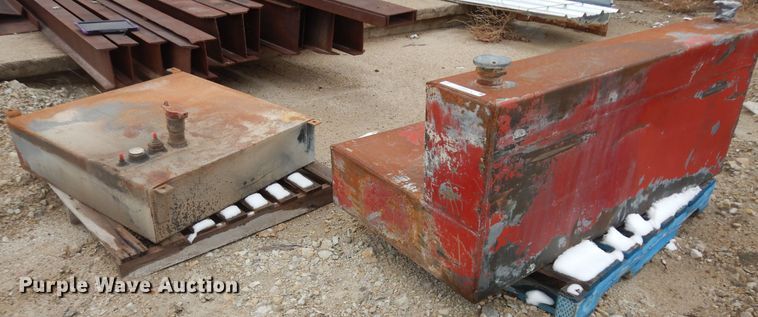 image for item LG9953 (2) auxiliary fuel tanks