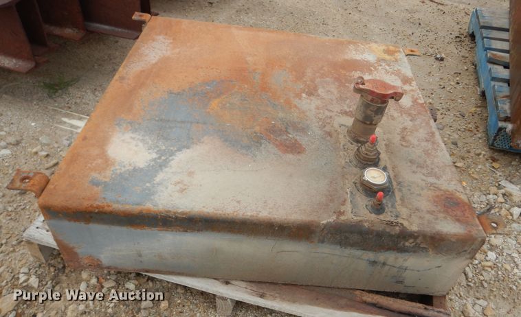 image for item LG9953 (2) auxiliary fuel tanks