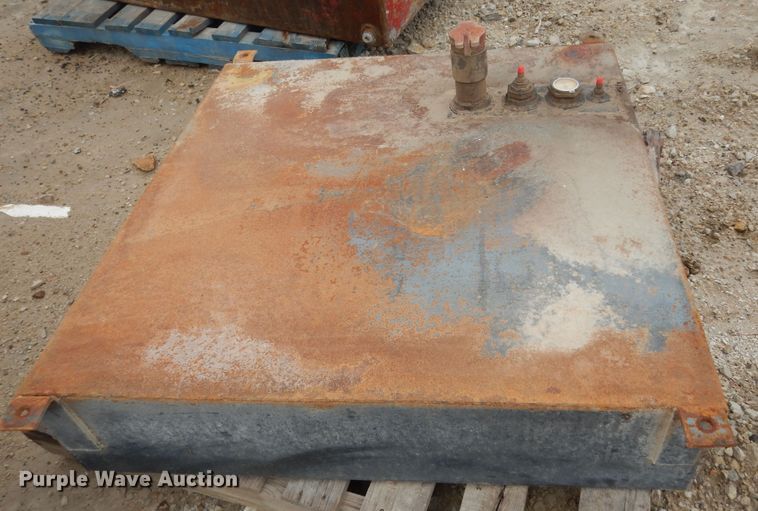 image for item LG9953 (2) auxiliary fuel tanks