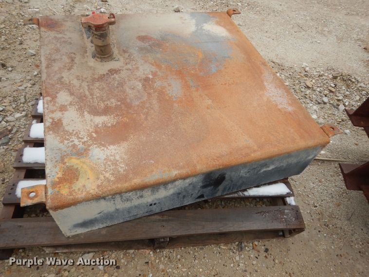 image for item LG9953 (2) auxiliary fuel tanks