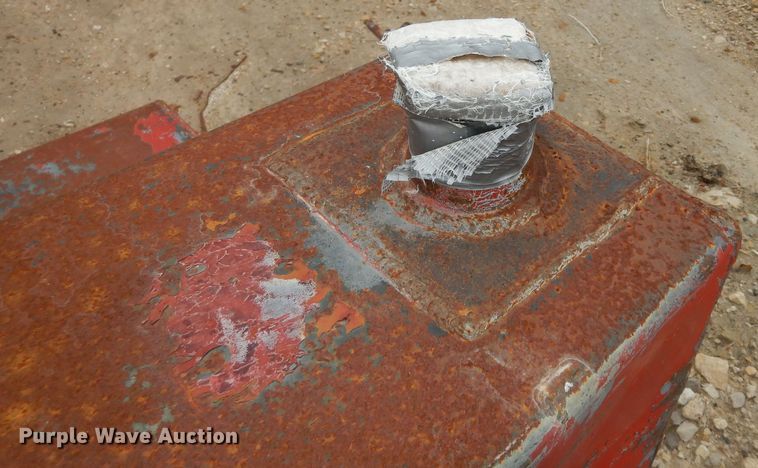 image for item LG9953 (2) auxiliary fuel tanks