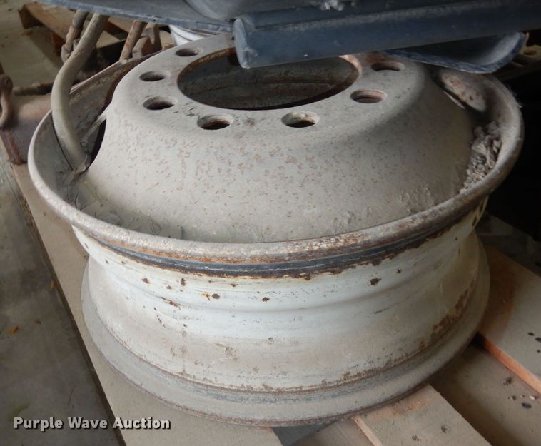 Truck parts in Westmoreland, KS Item LG9961 sold Purple Wave