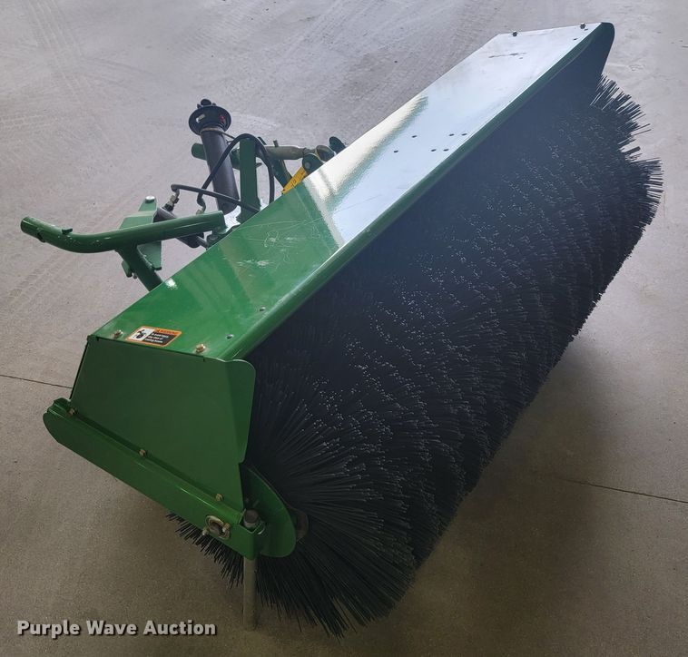 image for item LL9689 2019 John Deere 1400/1500  broom