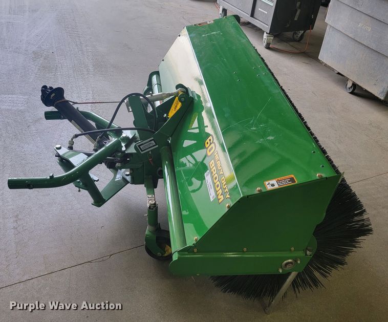 image for item LL9689 2019 John Deere 1400/1500  broom