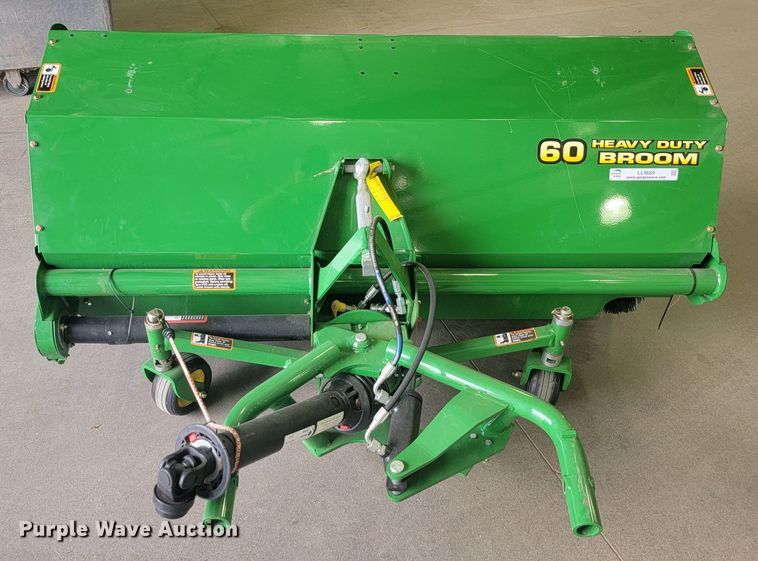 image for item LL9689 2019 John Deere 1400/1500  broom