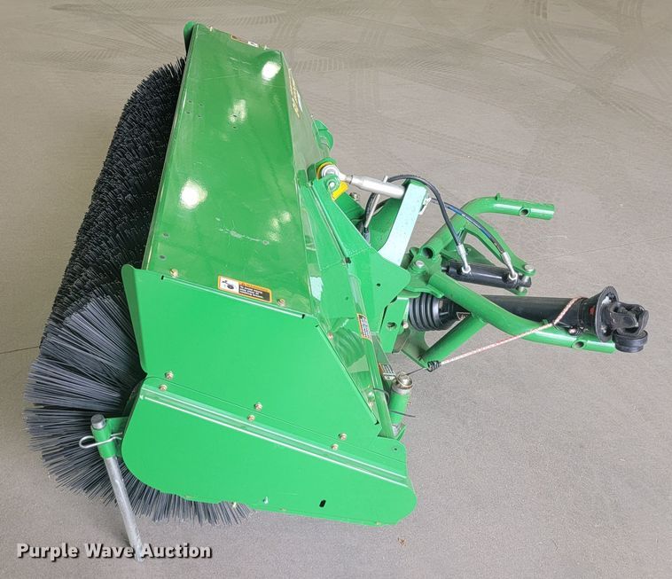 image for item LL9689 2019 John Deere 1400/1500  broom