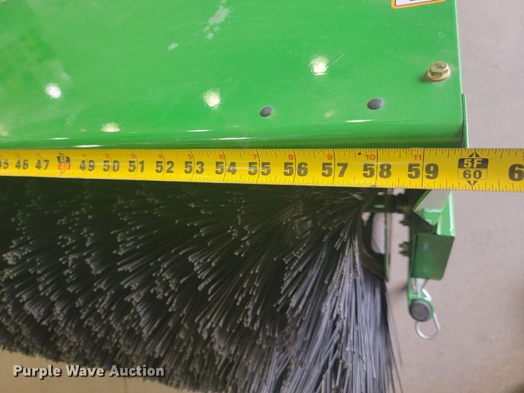 image for item LL9689 2019 John Deere 1400/1500  broom