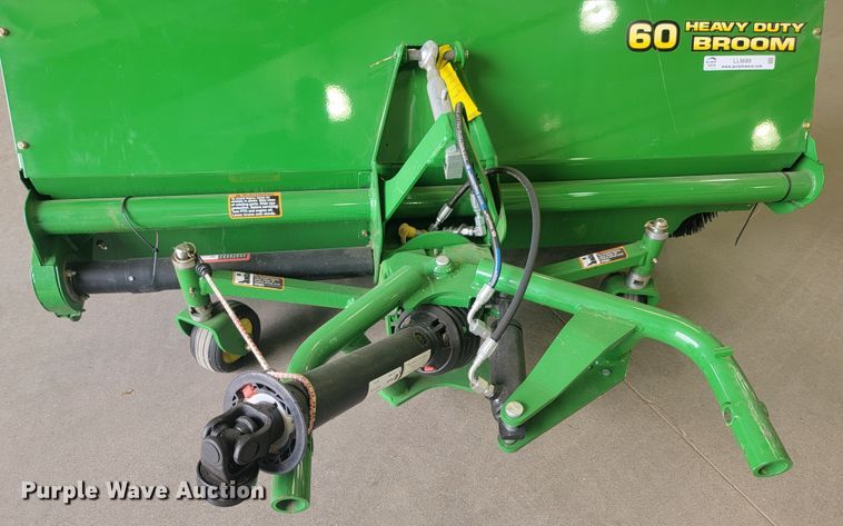 image for item LL9689 2019 John Deere 1400/1500  broom