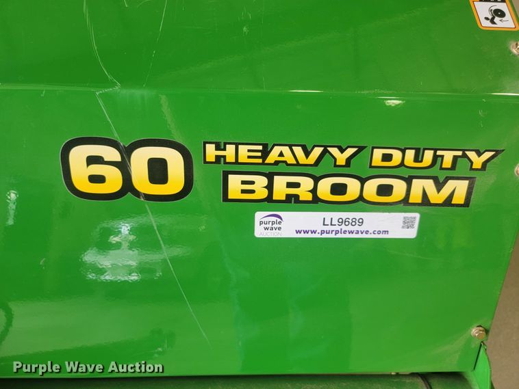 image for item LL9689 2019 John Deere 1400/1500  broom