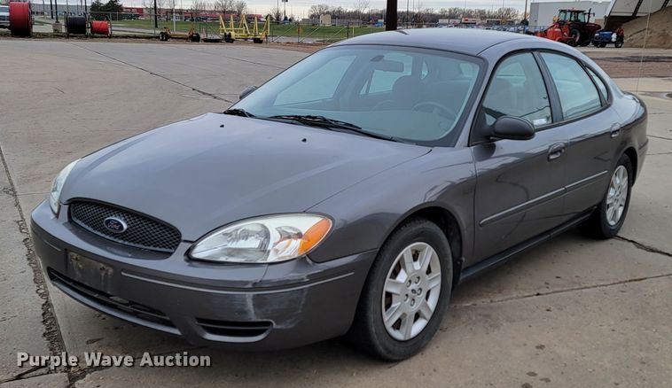 image for item LL9692 2004 Ford Taurus LX