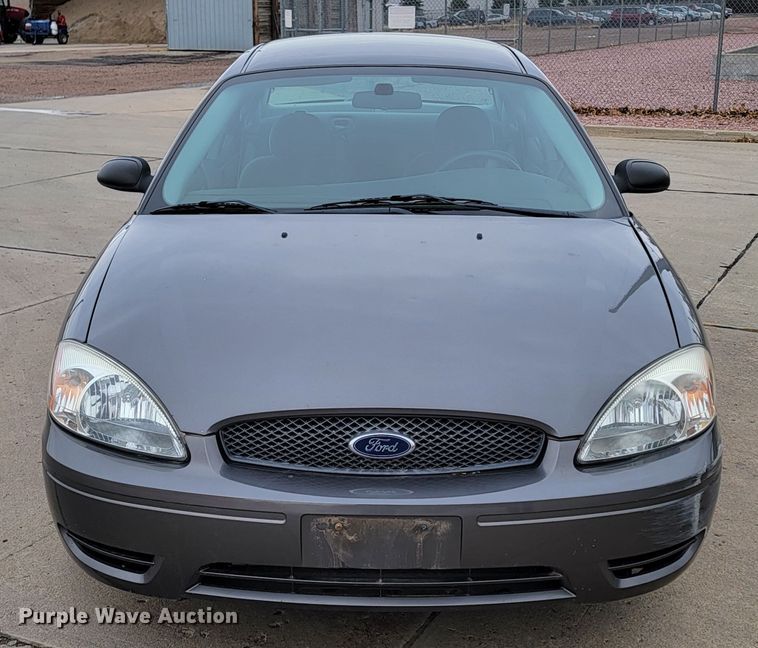 image for item LL9692 2004 Ford Taurus LX