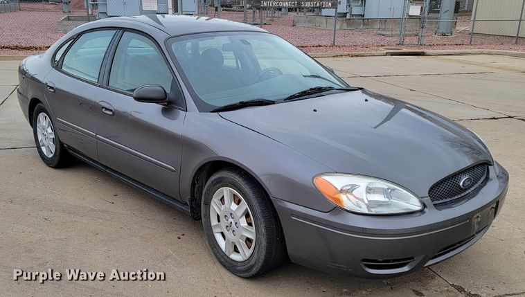 image for item LL9692 2004 Ford Taurus LX