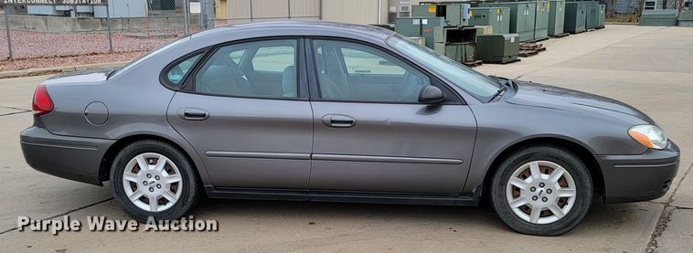 image for item LL9692 2004 Ford Taurus LX