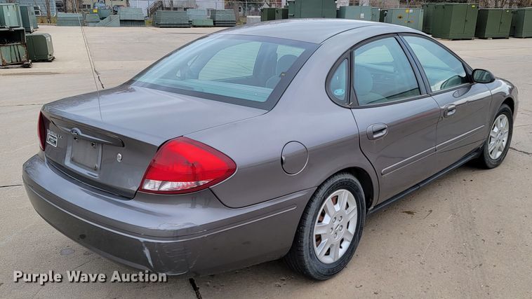 image for item LL9692 2004 Ford Taurus LX