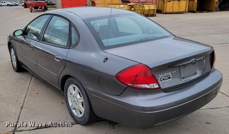 image for item LL9692 2004 Ford Taurus LX