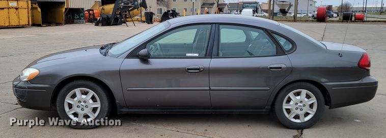image for item LL9692 2004 Ford Taurus LX