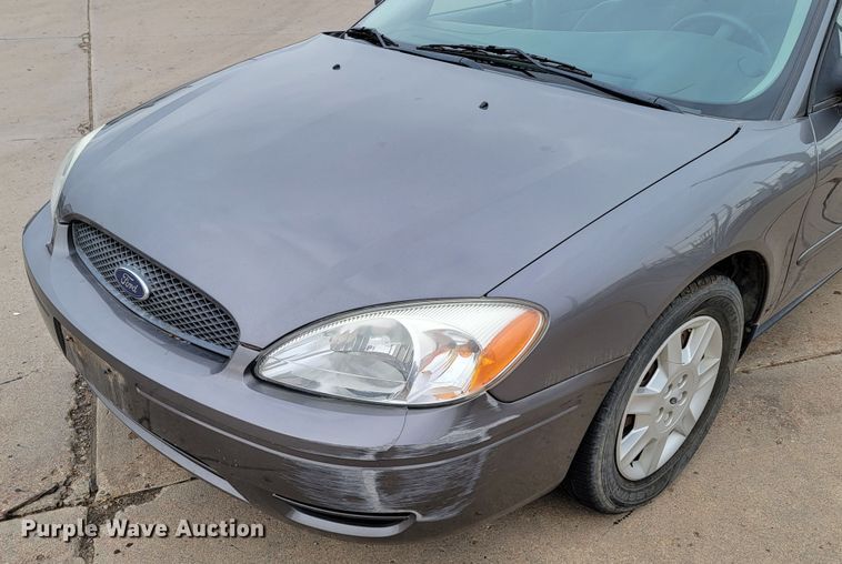 image for item LL9692 2004 Ford Taurus LX