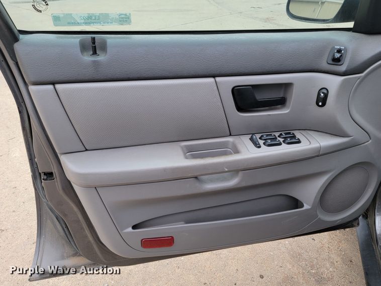 image for item LL9692 2004 Ford Taurus LX