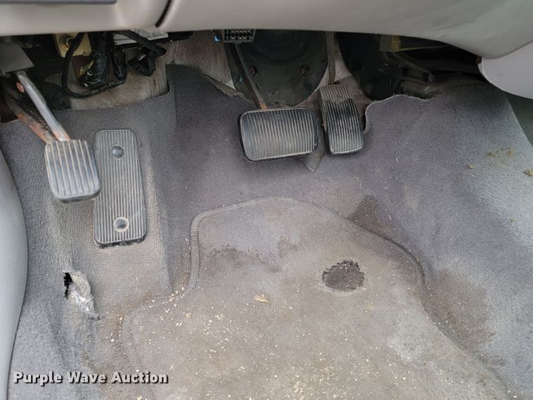 image for item LL9692 2004 Ford Taurus LX