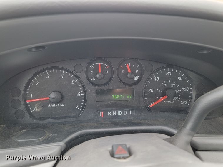 image for item LL9692 2004 Ford Taurus LX