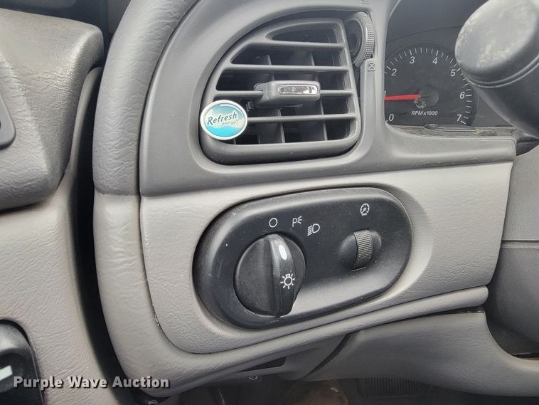 image for item LL9692 2004 Ford Taurus LX