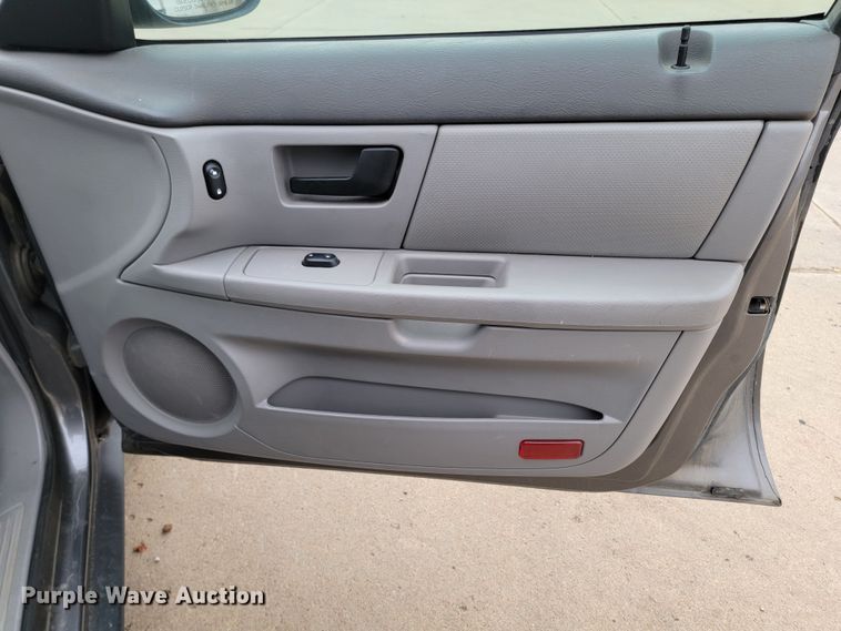 image for item LL9692 2004 Ford Taurus LX