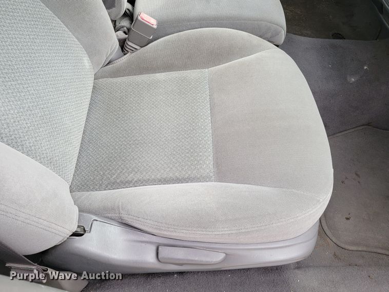 image for item LL9692 2004 Ford Taurus LX