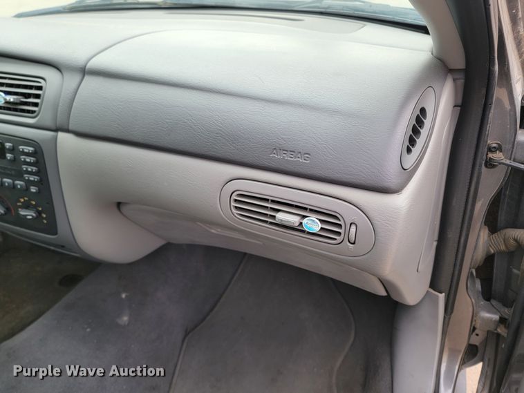 image for item LL9692 2004 Ford Taurus LX