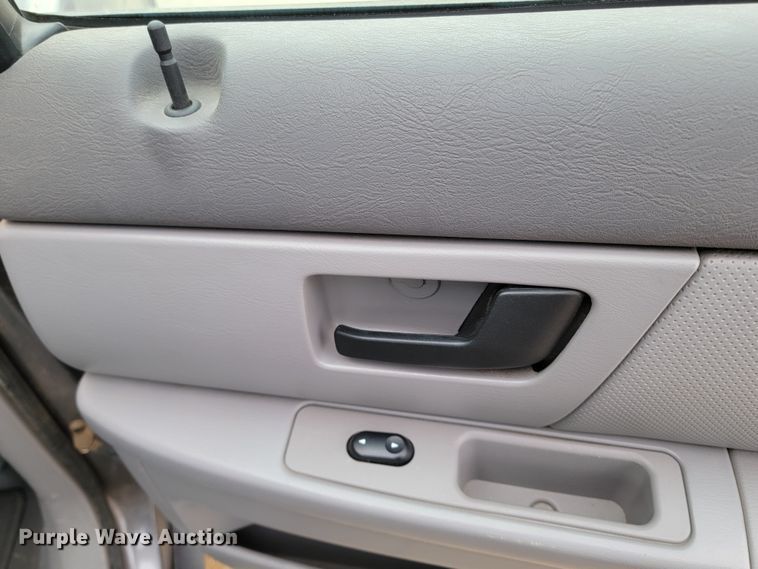 image for item LL9692 2004 Ford Taurus LX