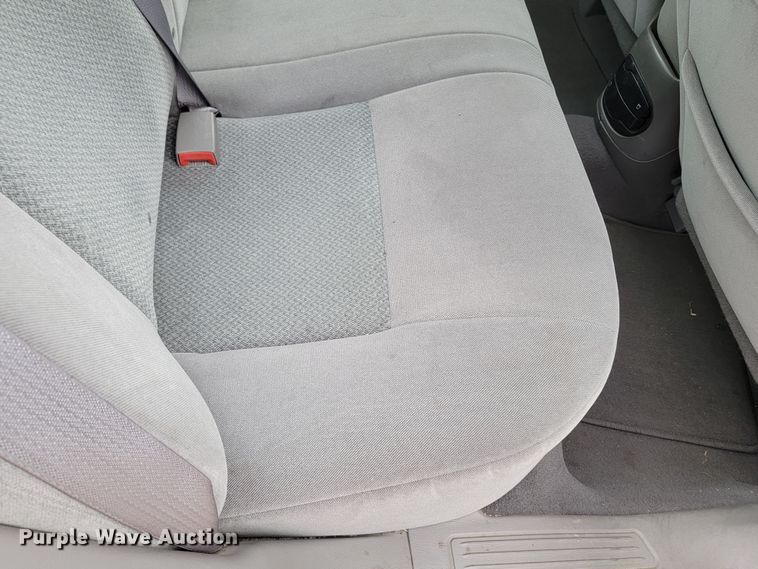 image for item LL9692 2004 Ford Taurus LX