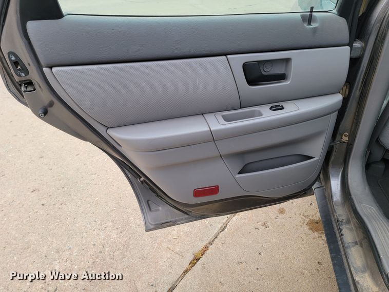 image for item LL9692 2004 Ford Taurus LX