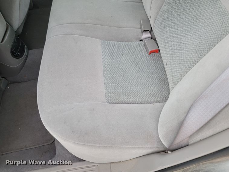 image for item LL9692 2004 Ford Taurus LX