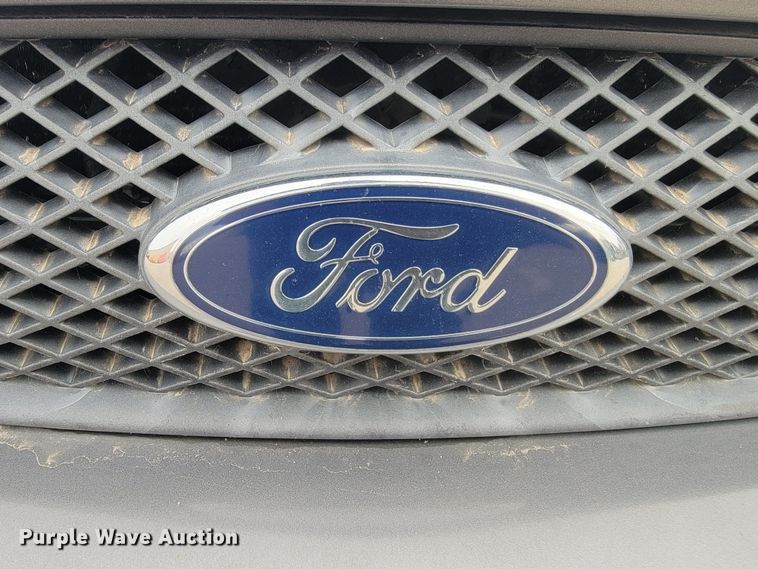 image for item LL9692 2004 Ford Taurus LX