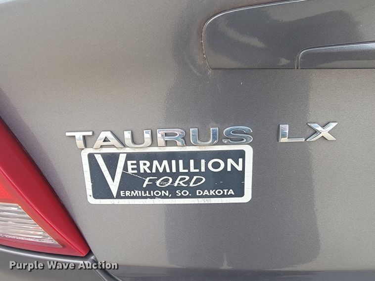 image for item LL9692 2004 Ford Taurus LX